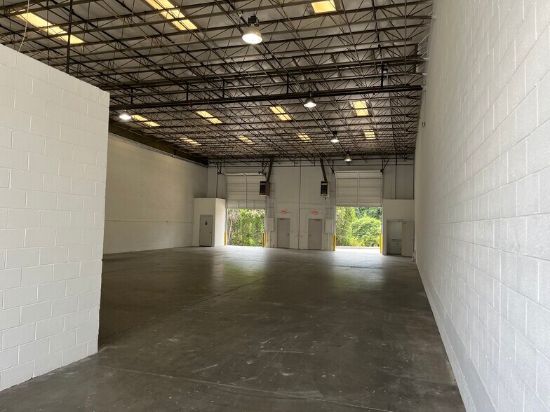 963 N Burnt Hickory Rd, Douglasville, GA for lease - Interior Photo - Image 2 of 33