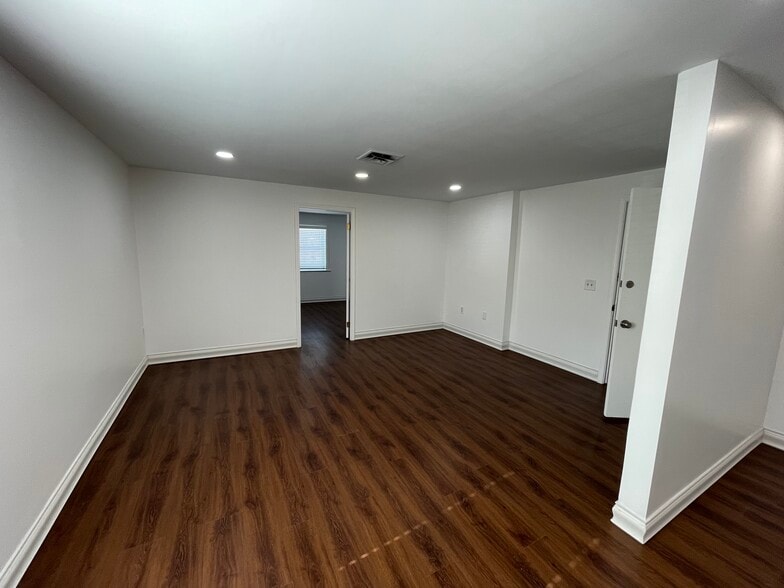 6928 Miami Ave, Cincinnati, OH à louer - Photo du bâtiment - Image 2 de 10