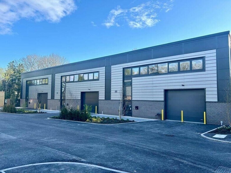 Ashbrook Business Park - Units A-D portefeuille de 2 propriétés à vendre sur LoopNet.ca - Photo du bâtiment - Image 3 de 13