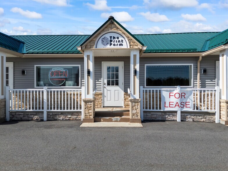 357 W Main St, Searsport, ME à vendre - Photo du bâtiment - Image 2 de 82