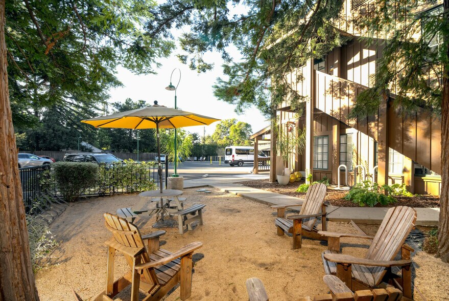 1272 Hayes St, Napa, CA à louer - Photo du bâtiment - Image 1 de 9