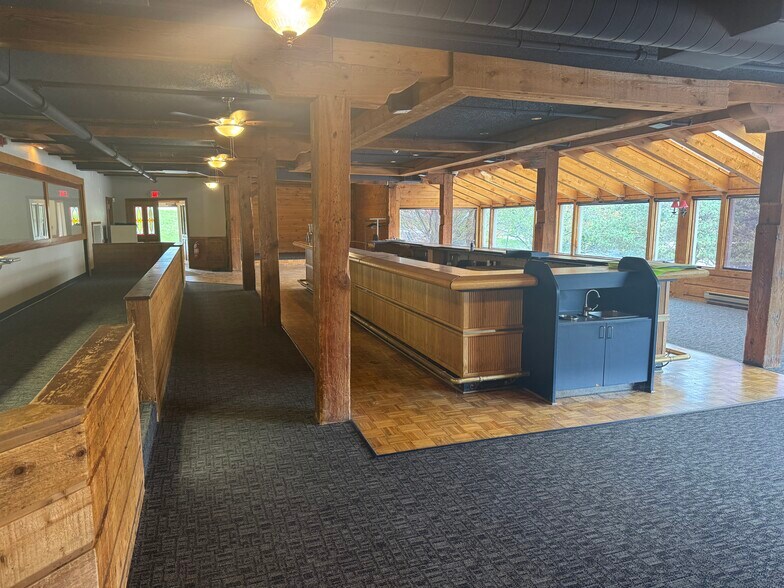 712 Riverfront Dr, Sheboygan, WI à louer - Photo du bâtiment - Image 3 de 16