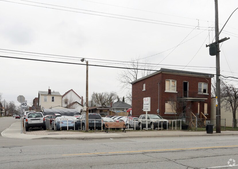 56 Kenilworth Ave N, Hamilton, ON for sale - Primary Photo - Image 1 of 1