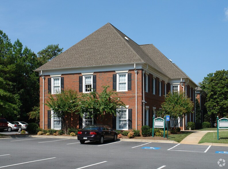 6849 Peachtree Dunwoody Rd NE, Atlanta, GA à louer - Photo du bâtiment - Image 1 de 14
