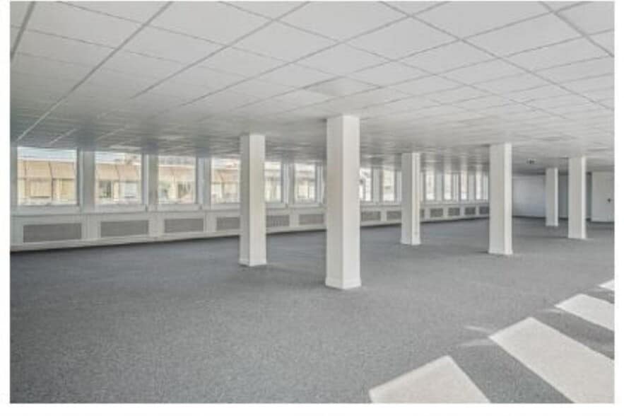 6 Rue Barbès, Levallois-Perret for lease - Interior Photo - Image 2 of 17