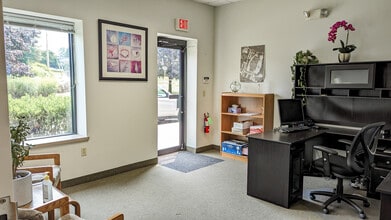 20 Research Pky, Old Saybrook, CT à louer Hall d’entrée- Image 2 de 8