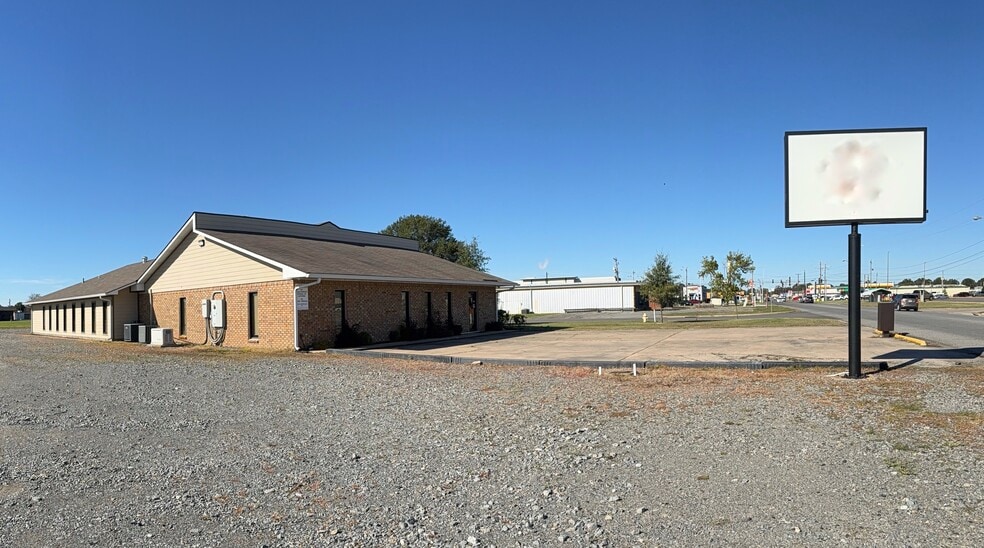 2302 S Main St, Stuttgart, AR for lease - Building Photo - Image 2 of 12