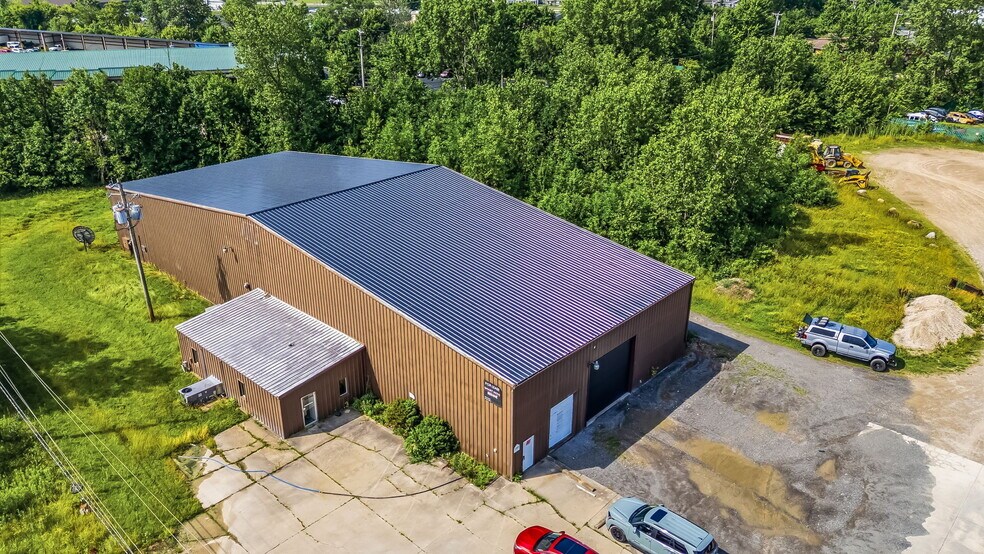 1005 - 1051 Delaware Avenue portefeuille de 2 propriétés à vendre sur LoopNet.ca - Photo du bâtiment - Image 3 de 6
