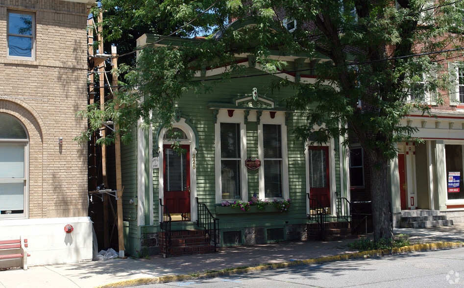 325 Front St, Belvidere, NJ for lease - Building Photo - Image 2 of 17