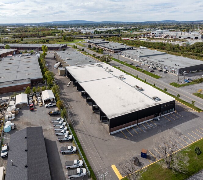 2181-2211 Rue Léon-Harmel, Québec, QC à louer - Photo du bâtiment - Image 3 de 6