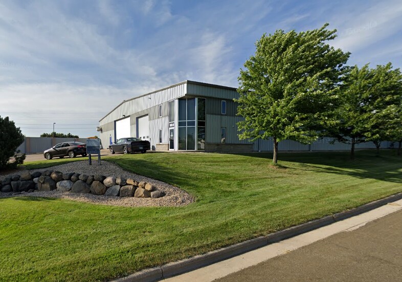 868 Progress Way, Sun Prairie, WI à louer Photo du bâtiment- Image 1 de 2