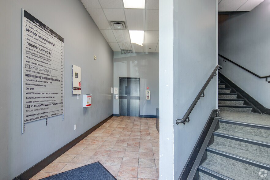 8148 128 St, Surrey, BC à louer - Hall d’entrée - Image 2 de 14