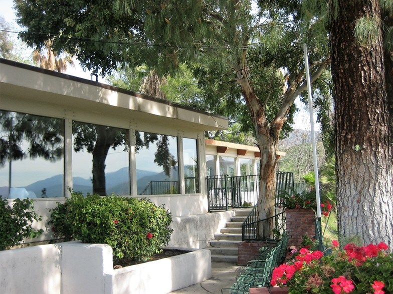 670 Kendall Dr, San Bernardino, CA à vendre - Photo du bâtiment - Image 3 de 12