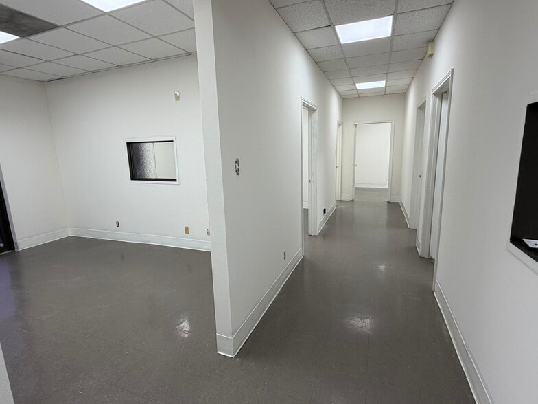 9572 Kempwood Dr, Houston, TX for sale - Building Photo - Image 2 of 9