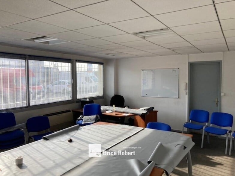 23 Avenue Des Frères Montgolfier, Chassieu à louer - Photo intérieure - Image 2 de 8