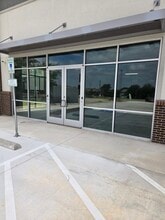 4925 Denton Hwy, Haltom City, TX à louer Photo intérieure- Image 1 de 3