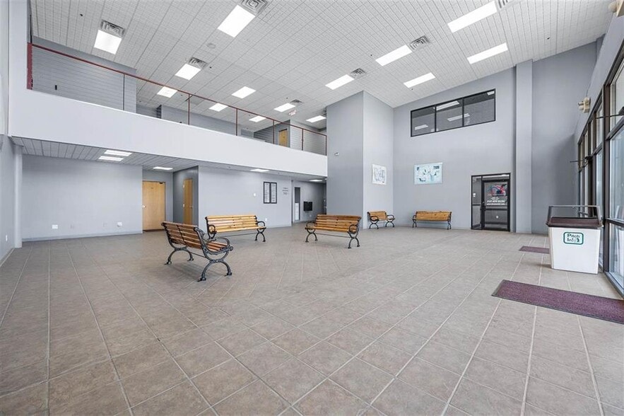 2000 James St, Coralville, IA for lease - Interior Photo - Image 2 of 30