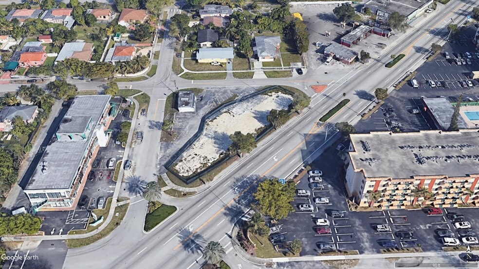 13750 W Dixie Hwy, North Miami, FL à louer - Photo du bâtiment - Image 2 de 2