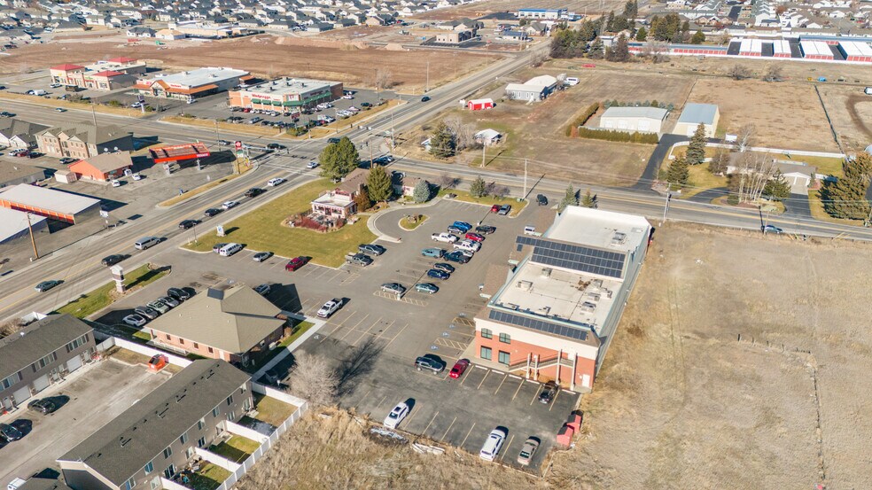 3544 E 17th St, Ammon, ID à louer - Photo du bâtiment - Image 3 de 33