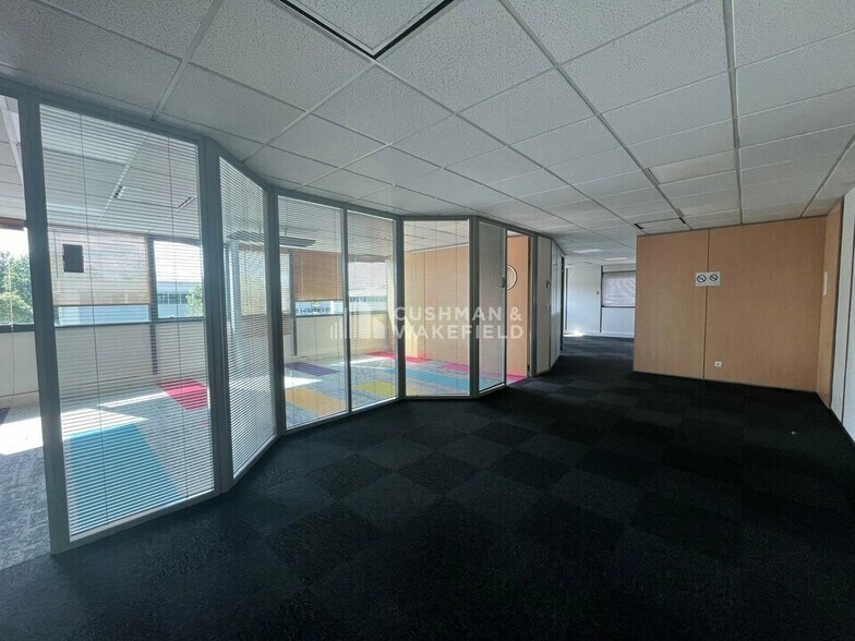 Office in Mérignac for lease - Interior Photo - Image 2 of 5