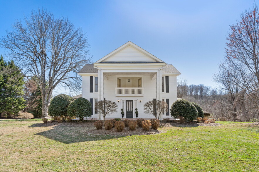 30 Old Pisgah Hwy, Candler, NC à vendre - Photo du bâtiment - Image 1 de 1