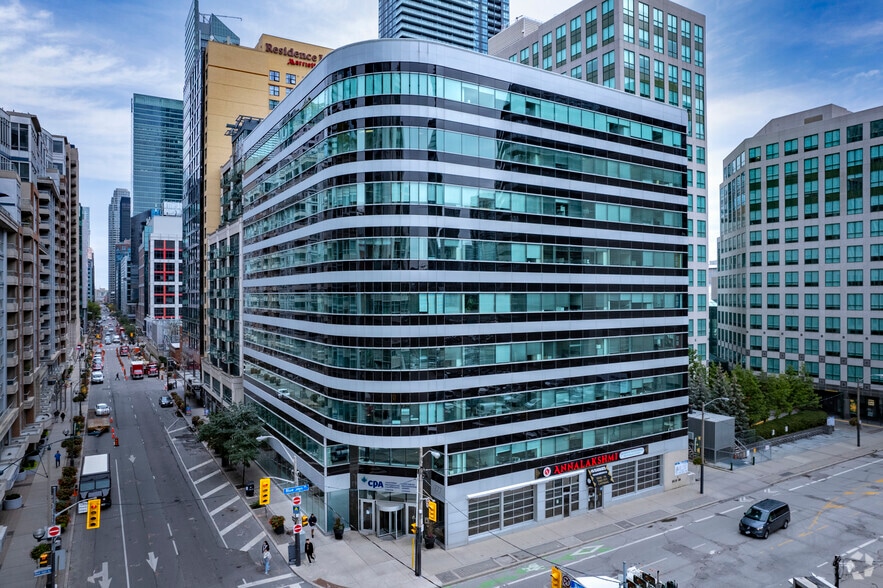 277 Wellington St W, Toronto, ON for lease - Primary Photo - Image 1 of 7