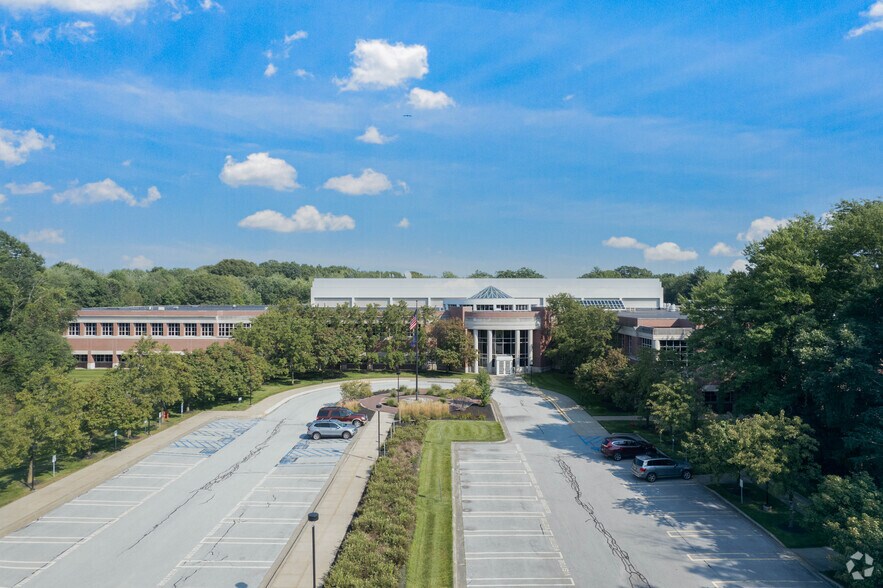 100 State Farm Pl, Ballston Spa, NY à vendre - Photo du bâtiment - Image 3 de 10