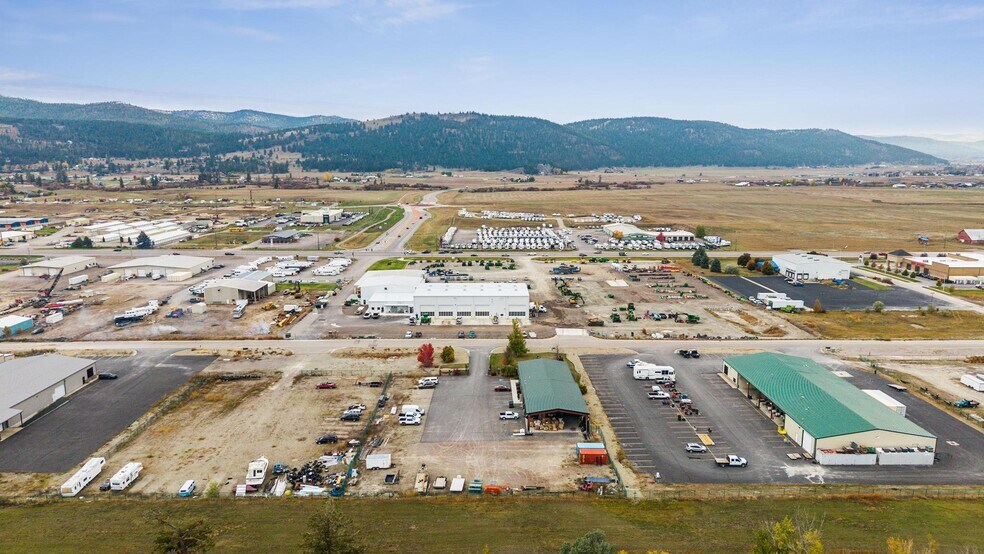 201 United Dr, Kalispell, MT à louer - Photo du bâtiment - Image 3 de 8