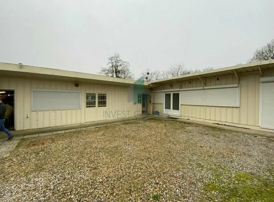 Flex in Éragny for lease Building Photo- Image 1 of 12