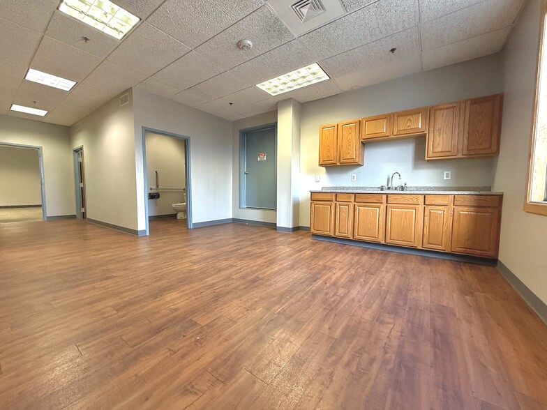 39 Delevan St, Rochester, NY for lease - Building Photo - Image 2 of 7