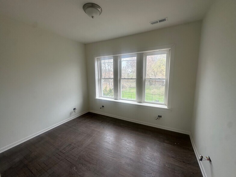 2666-2670 E 78th St, Chicago, IL à vendre - Photo intérieure - Image 2 de 8