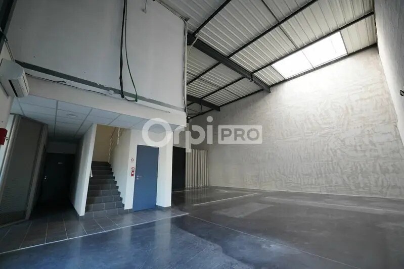 89 Avenue Des Bruyères, Décines-Charpieu for lease - Interior Photo - Image 2 of 9
