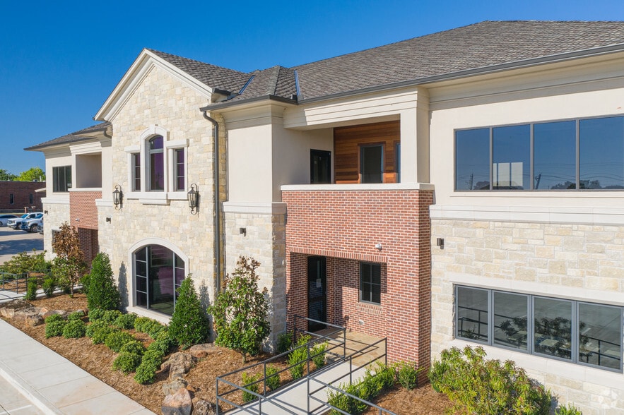 401 S Coltrane Rd, Edmond, OK for lease - Building Photo - Image 3 of 13