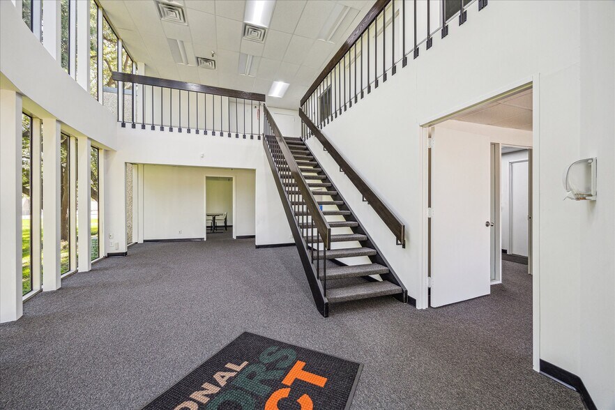 447 W 38th St, Houston, TX à louer - Photo du bâtiment - Image 3 de 11
