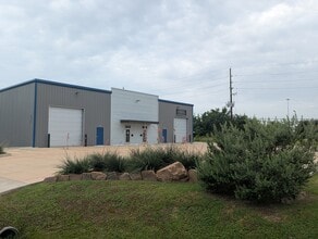 16311-16315 Dundee Rd, Cypress, TX for lease Interior Photo- Image 2 of 8