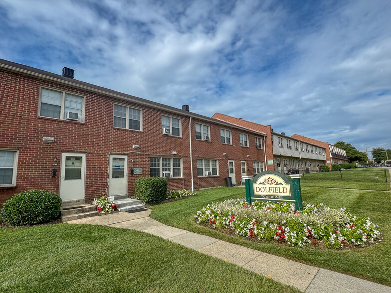 The R.E.D. Townhome Portfolio portfolio of 6 properties for sale on LoopNet.ca - Building Photo - Image 1 of 11