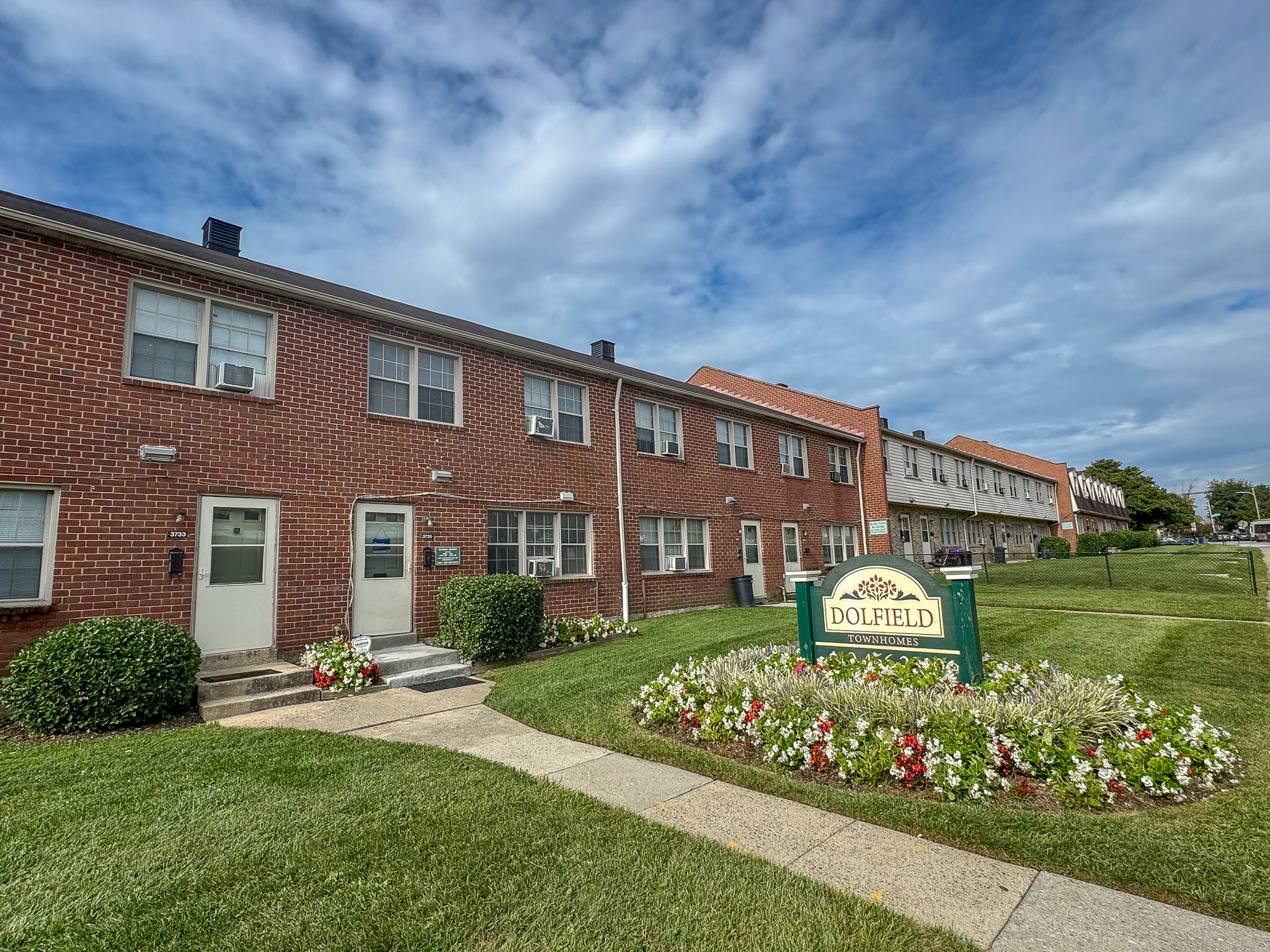 The R.E.D. Townhome Portfolio portfolio of 6 properties for sale on LoopNet.ca Building Photo- Image 1 of 12