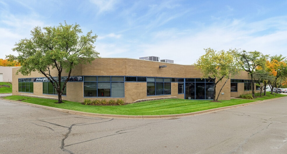2955 Xenium Ln N, Plymouth, MN for sale - Primary Photo - Image 1 of 3