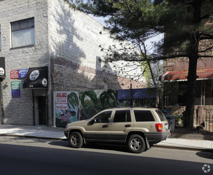 219 Park Ave, Brooklyn, NY à louer - Photo du bâtiment - Image 3 de 17