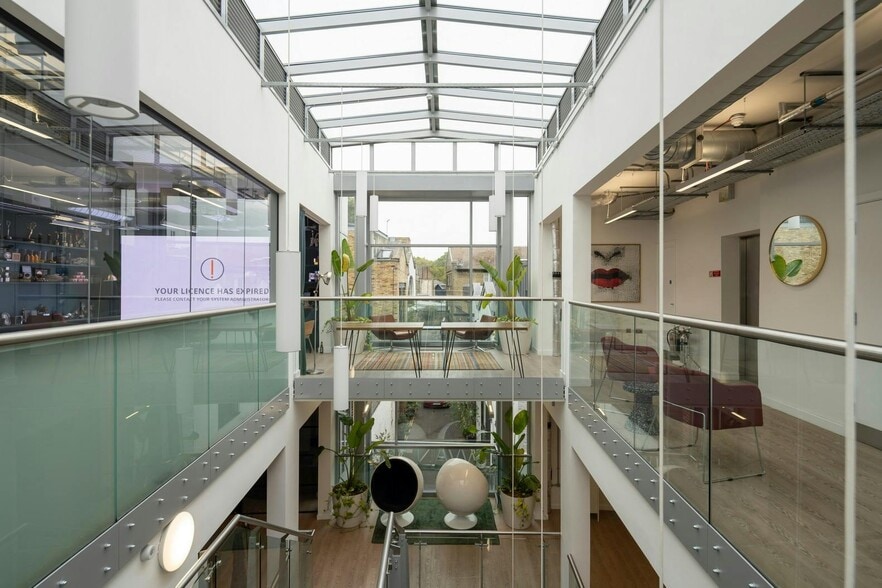 12-27 Swan Yard, London for lease - Building Photo - Image 2 of 20