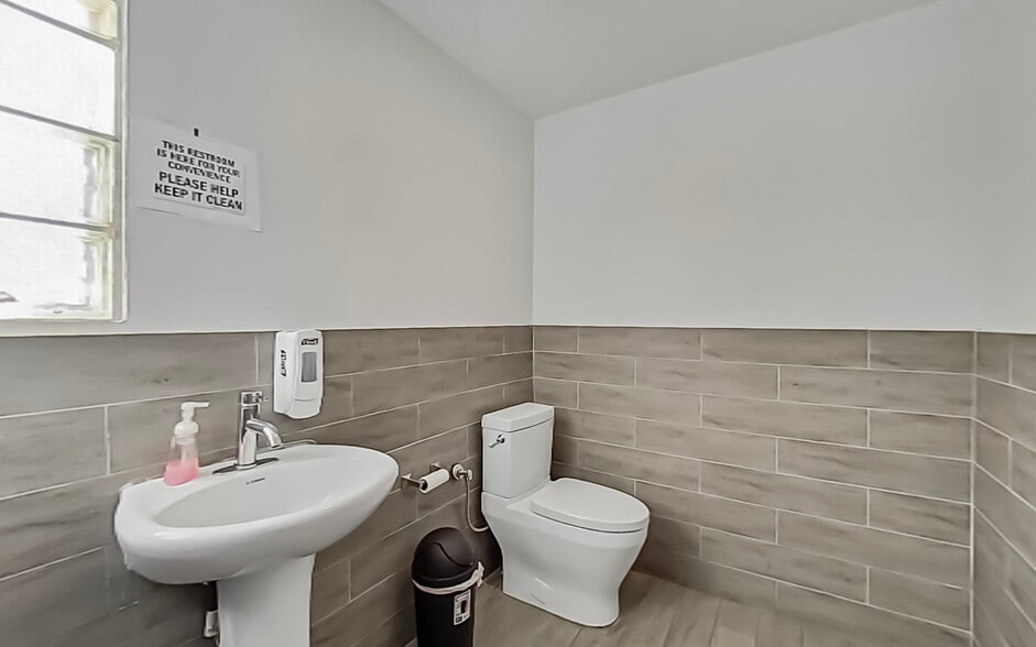3414 N 27th Ave, Phoenix, AZ for sale - Interior Photo - Image 2 of 22