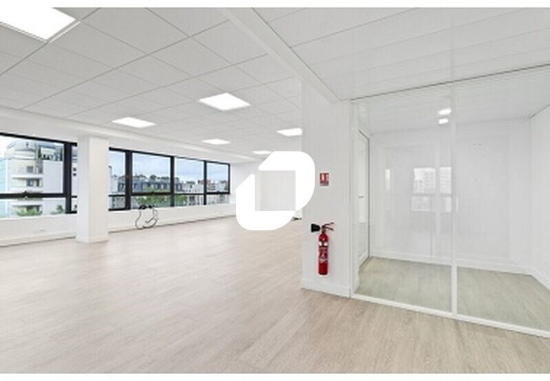 Bureau dans Montrouge à louer - Photo du bâtiment - Image 1 de 10