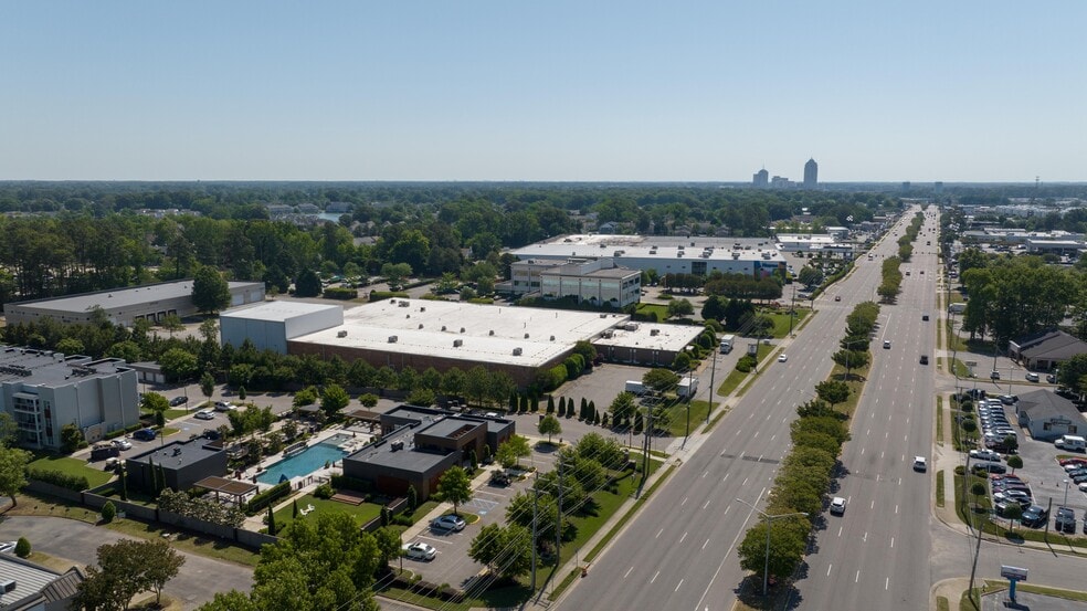 5400-5404 Virginia Beach Blvd, Virginia Beach, VA à louer - Photo du bâtiment - Image 2 de 5