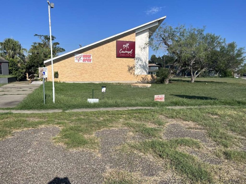 1120 E Sen Carlos Truan Blvd, Kingsville, TX à vendre - Photo du b timent - Image 2 de 34