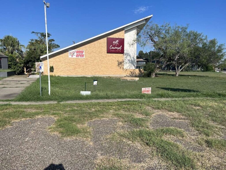 1120 E Sen Carlos Truan Blvd, Kingsville, TX à vendre - Photo du bâtiment - Image 2 de 34