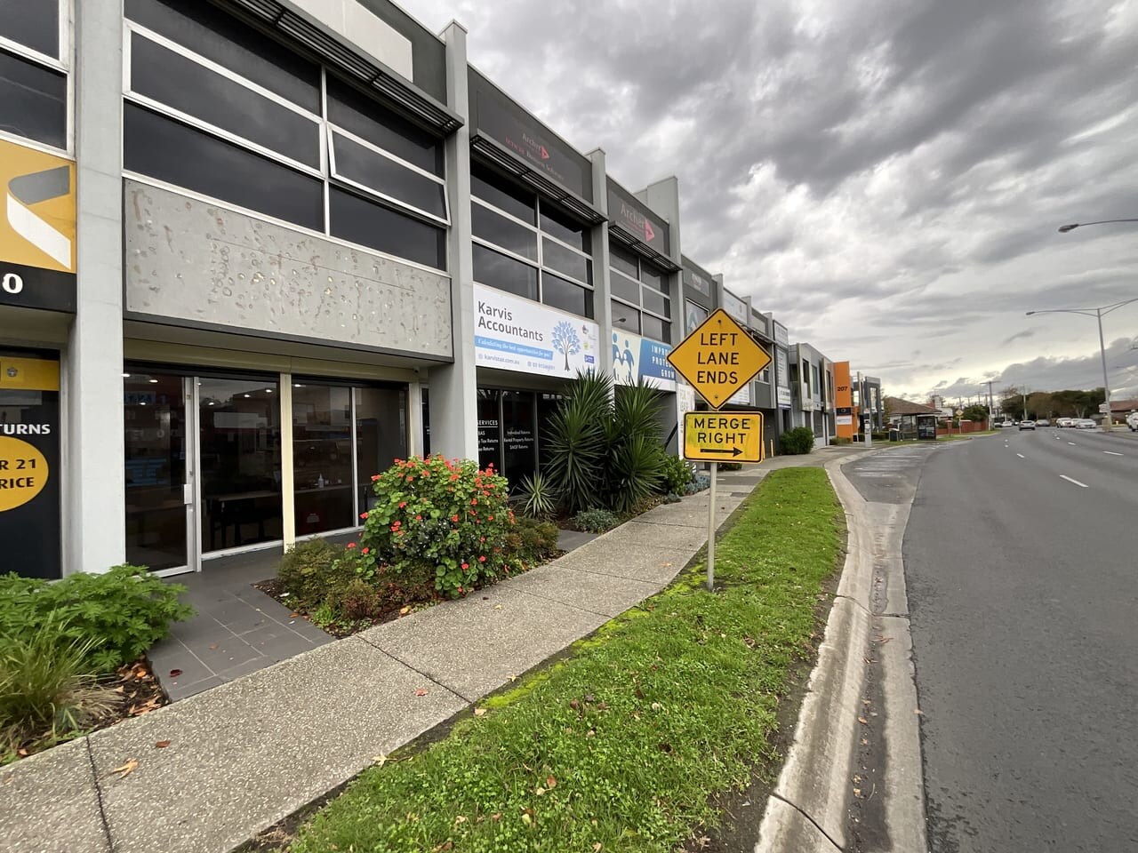211 Warrigal Rd, Hughesdale for sale Primary Photo- Image 1 of 6
