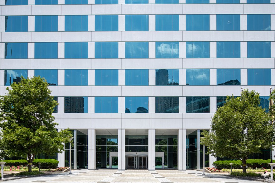 1 Evertrust Plz, Jersey City, NJ for lease - Building Photo - Image 2 of 7