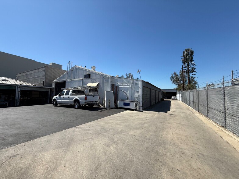 929 W Hyde Park Blvd, Inglewood, CA à vendre - Photo du bâtiment - Image 3 de 11