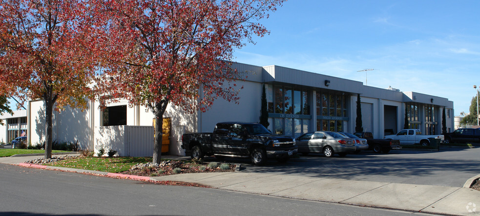 1420-1444 Royal Industrial Way, Concord, CA for lease - Primary Photo - Image 1 of 4