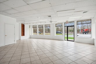 348 Montauk Hwy, Wainscott, NY for lease Interior Photo- Image 1 of 8